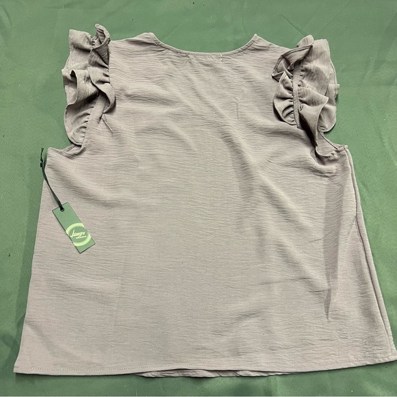 🌴Women’s Liberty Love V Neck Shirt - Picture 5 of 6